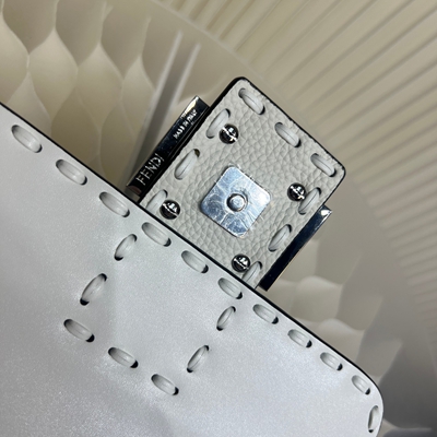 フェンディバッグ素材ディテール